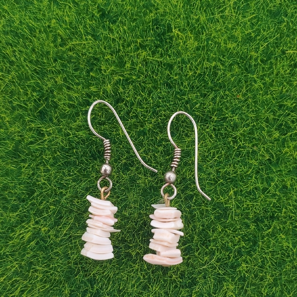 Pula Chip Shell Earrings Neutral Beach Wear E1018 - Picture 1 of 2